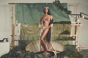 Модель-трансгендер разделась для обложки журнала Elle