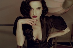 Украинка сняла изысканную фотосессию знаменитой Диты фон Тиз