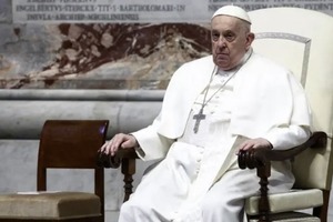 Папа римский призвал Украину к переговорам и упомянул «белый флаг». «Наш флаг сине-желтый», — ответил Киев