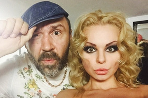 Шикарная блондинка: Шнуров показал четвертую жену