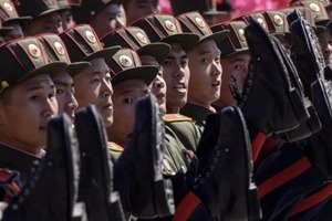 Солдаты КНДР размещены в 50 км от границы с Украиной, сообщает Financial Times.