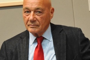 Телеведущий Владимир Познер хотел покончить с собой