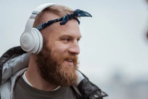 Дал копоти: Иван Дорн разделся догола и напялил белый парик