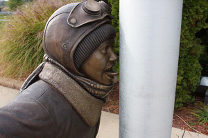 Вспомнила детство: Одесситка прилипла языком к столбу