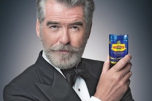 Пірсу Броснану погрожують в'язницею за рекламу сигарет