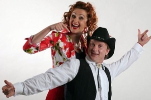 Мухарский разделся и повесил белье на двери суда из-за алиментов