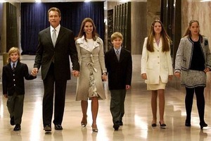 Внебрачный сын Шварценеггера накачал огромные мышцы 