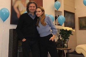 Маліков забрав додому з пологового будинку сина від сурогатної матері