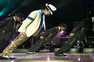 Врачи раскрыли секрет невероятного трюка Майкла Джексона