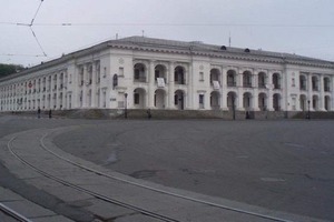 Напівзруйнований реставраторами Гостинний двір суд повернув у власність держави
