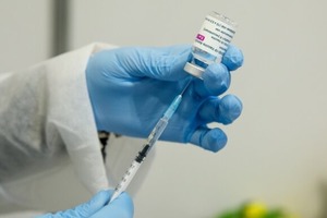 Профессор: бустерная прививка в 25 раз эффективнее защищает от тяжелого течения коронавируса 