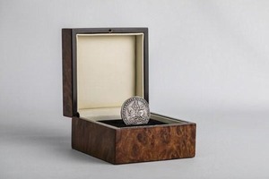 Жительница Великобритании нашла в хламе монету стоимостью в сто тысяч фунтов