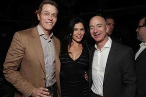 Фото голого основателя Amazon брат его любовницы продал за $200 тысяч