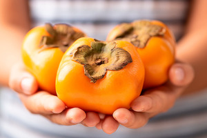 Кто должен исключить из рациона хурму: советы нутрициолога