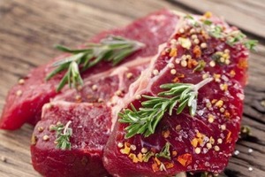 Красное мясо оказалось смертельно опасным для женщин