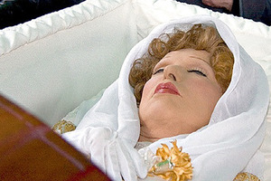 В России вышел журнал с Гурченко в гробу на обложке