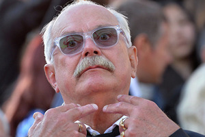 Режиссер Михалков и двое российских певцов попали в «черный список» Минкульта