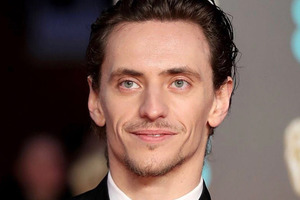 Скандальному танцору с наколкой Путина закрыли сцену в Париже