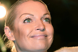 Квадратна попа в дії: Волочкова показала чим слухає ненависників