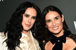 Актриса Деми Мур закрутила лесбийский роман со стилисткой