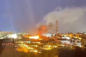 Бавовна на болотах. 10 мая 2024 год. Российские власти признали факт пожара на НПЗ под Калугой