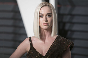 Незамужняя Кэти Перри публично взъелась на Меган Маркл