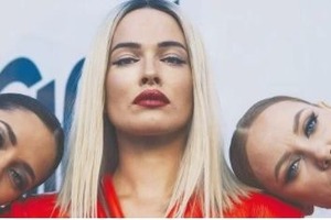 Даша Астаф'єва заінтригувала новим образом гарячої блондинки