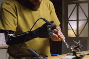 Дроны на кухне. Как военнослужащий с бионической рукой помогает ВСУ