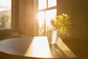 Вода с солью и уксусом очистит дом от негативной энергии