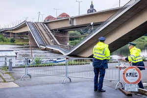 Обвалення мосту через Ельбу у Дрездені потрапило на відео