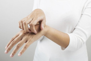 Как быстро снять зуд от укусов комаров. Пять средств