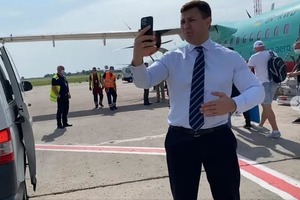 Пассажиры авиарейса задержались с вылетом в ожидании своего 