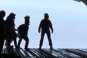 ﻿Том Круз выполнил смертельный трюк, бросившись с 7,5-километровой высоты