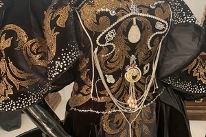 500 тыс. долларов. В Украине сшили самое дорогое платье в истории