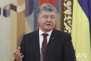 Пенсіонерці пообіцяли підвищити пенсію за зйомки в рекламі Порошенка