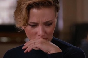 Скарлетт Йоханссон в прямом эфире расплакалась из-за страданий предков