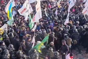 ФОПы в центре Киева пытались атаковать Верховну Раду