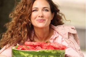 Дворічна дівчинка командує величезним догом: Дочка Катерини Климової розчулила Мережу