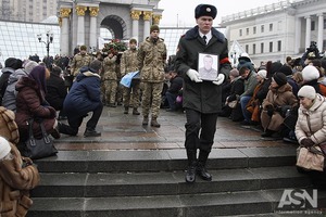 Майдан на коленях простился с погибшими под Авдеевкой Героями