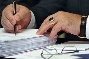 Минюст опубликовал список черных нотариусов и регистраторов