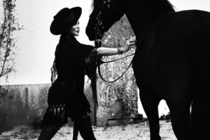 Накануне 60-летия Мадонна откровенно рассказала о причинах переезда из США