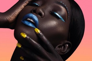 «Королева тьмы». Африканская модель с угольной кожей покорила Instagram
