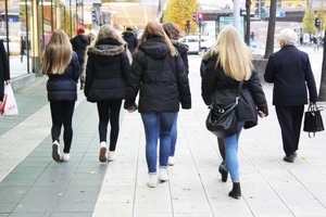 Психологи: Чим щасливіші люди, тим простіше вони одягаються