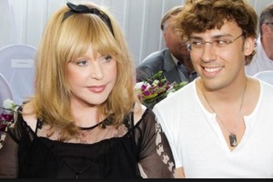 В мамы годится: Галкин поделился пророческим фото с Пугачевой