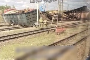 Бавовна на болотах. Грузовой поезд сошел с рельсов в Волгоградской области. Говорят из-за атаки дрона