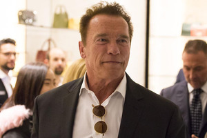 Шварценеггер на старості знову залізе на коня