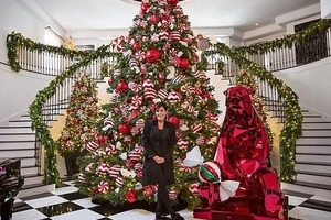 Сестри Кардашьян влаштували конкурс, у кого крутіша новорічна ялинка