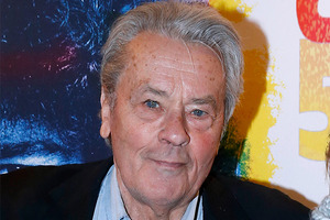 Секс-символ 1970-х лег попал на операционный стол