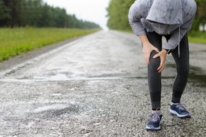 Врачи пояснили, что категорически нельзя делать, если при смене погоды болят суставы