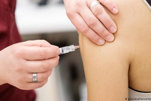 В борьбе с коронавирусом может помочь прививка от... кори